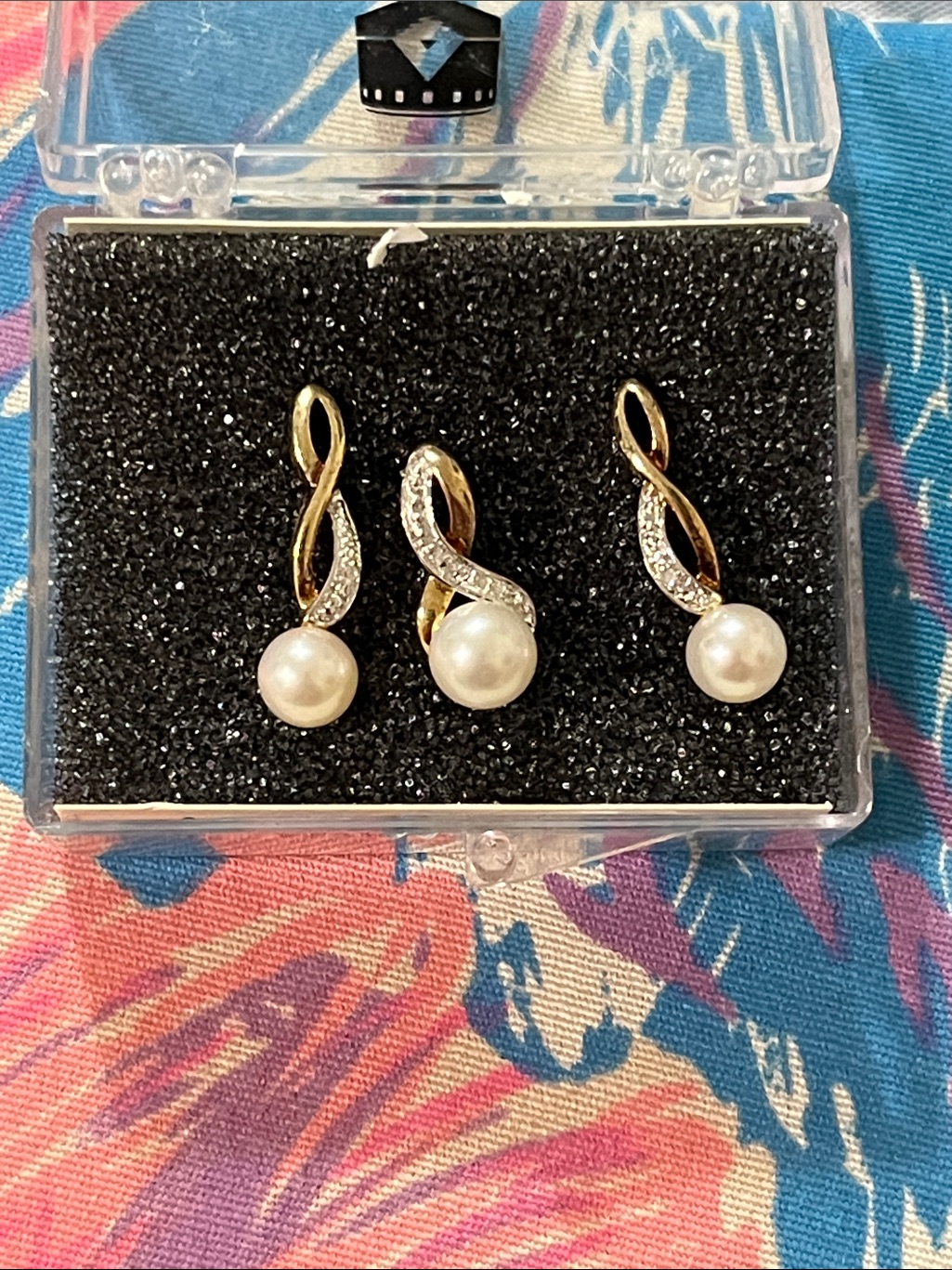 Gold Pearl Drop Earrings With Crystal Twist